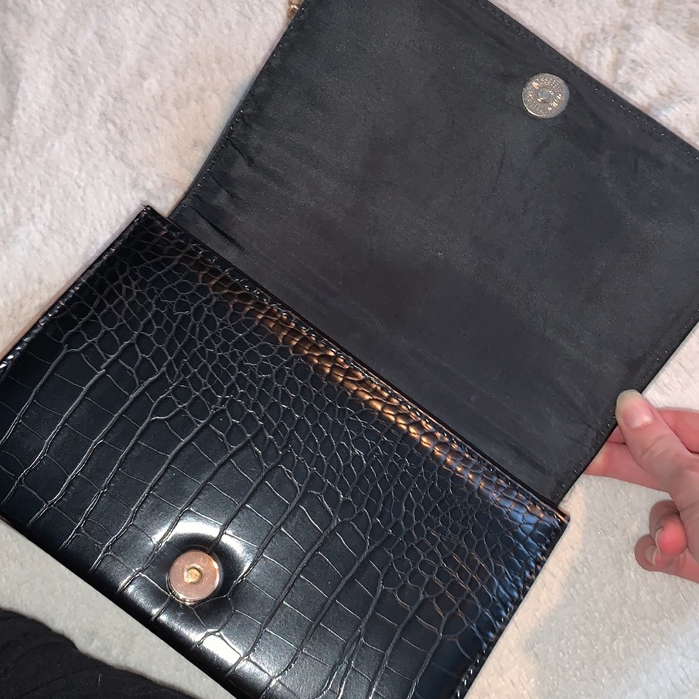 Versatile Croc Patterned Black Purse - image 4